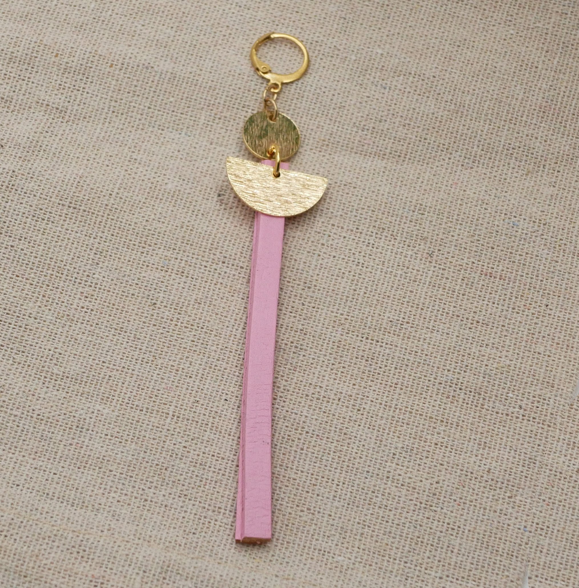 Solo long gold-plated dangling earring Pink leather or choice of color