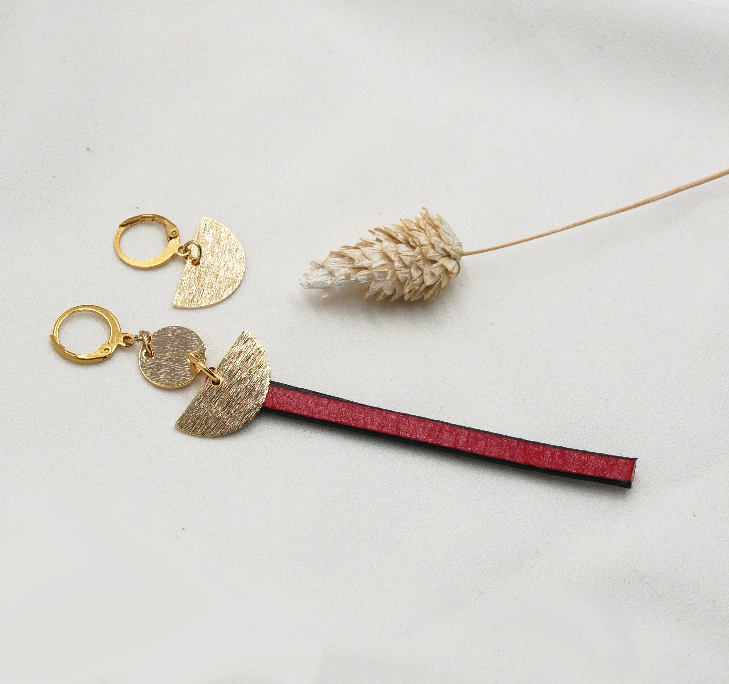 Solo half-round gold earring