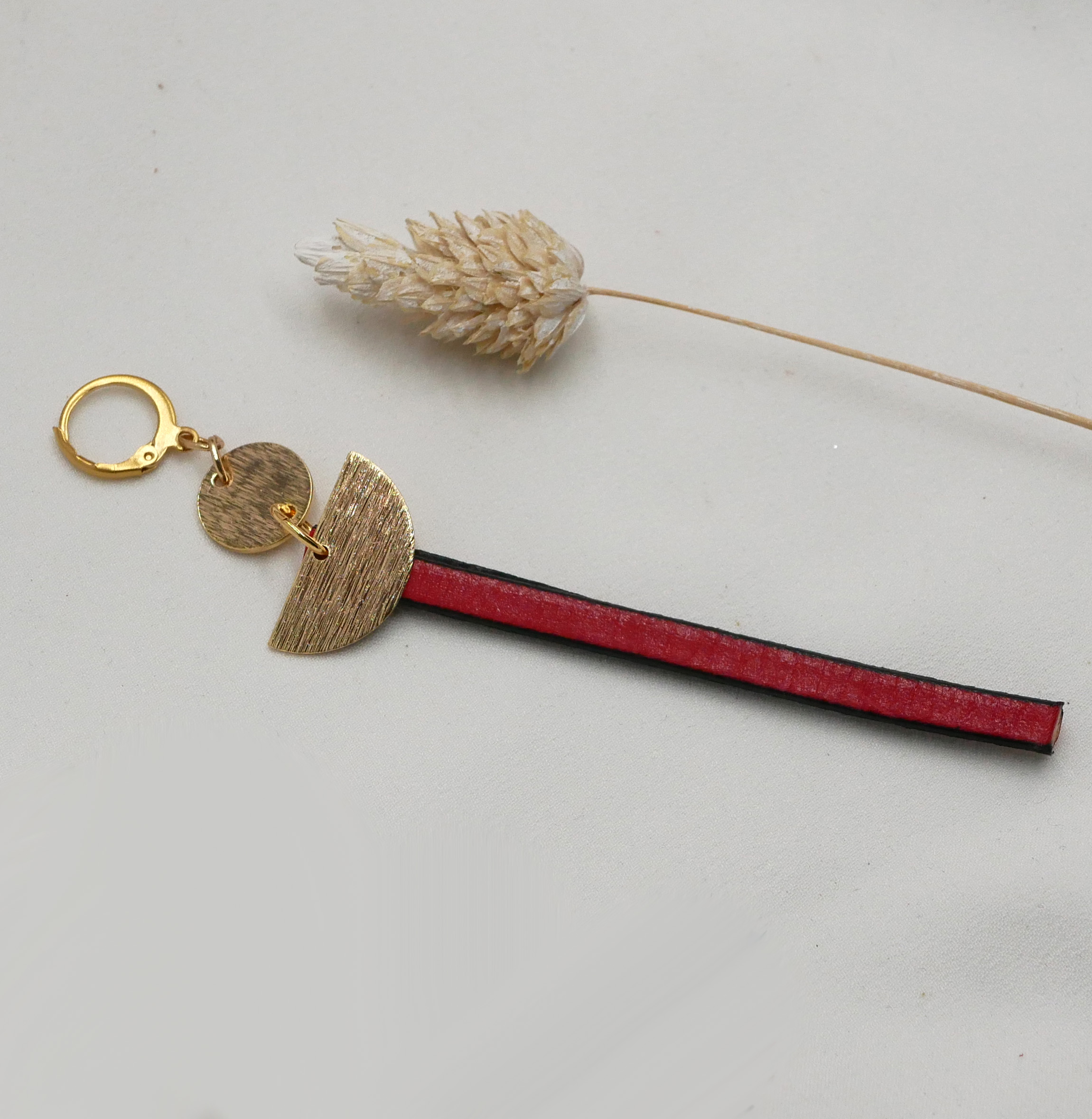 Solo long gold-plated dangling earring Red leather or choice of color