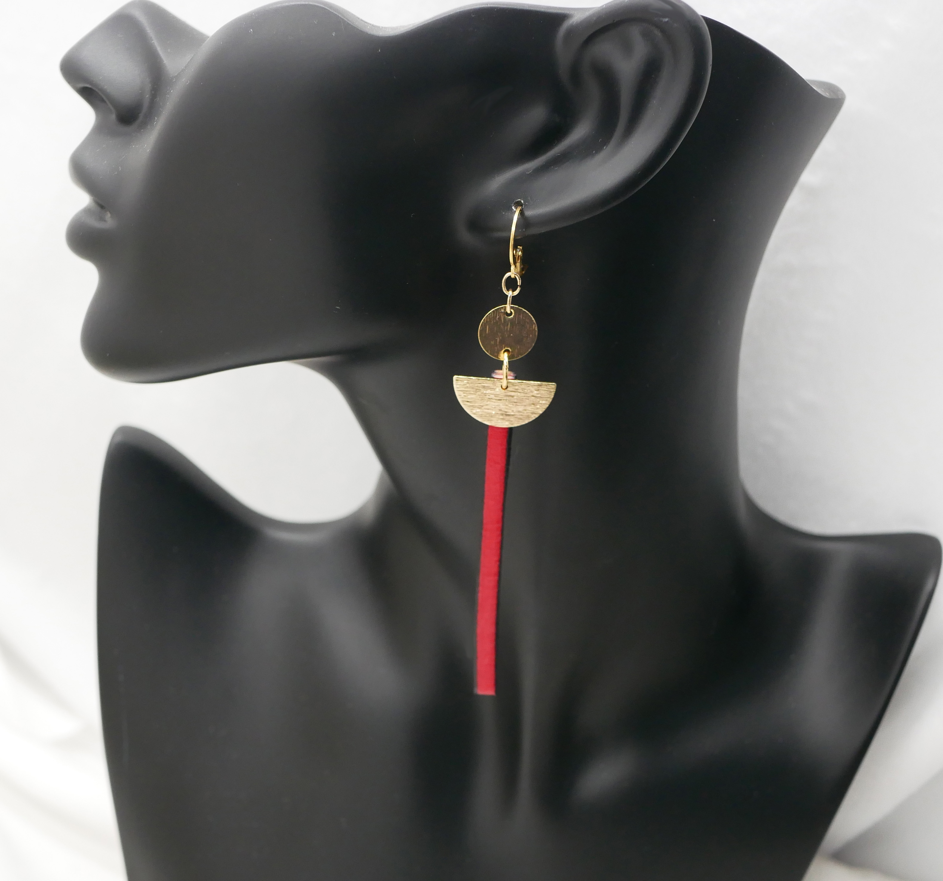 Solo long gold-plated dangling earring Red leather or choice of color