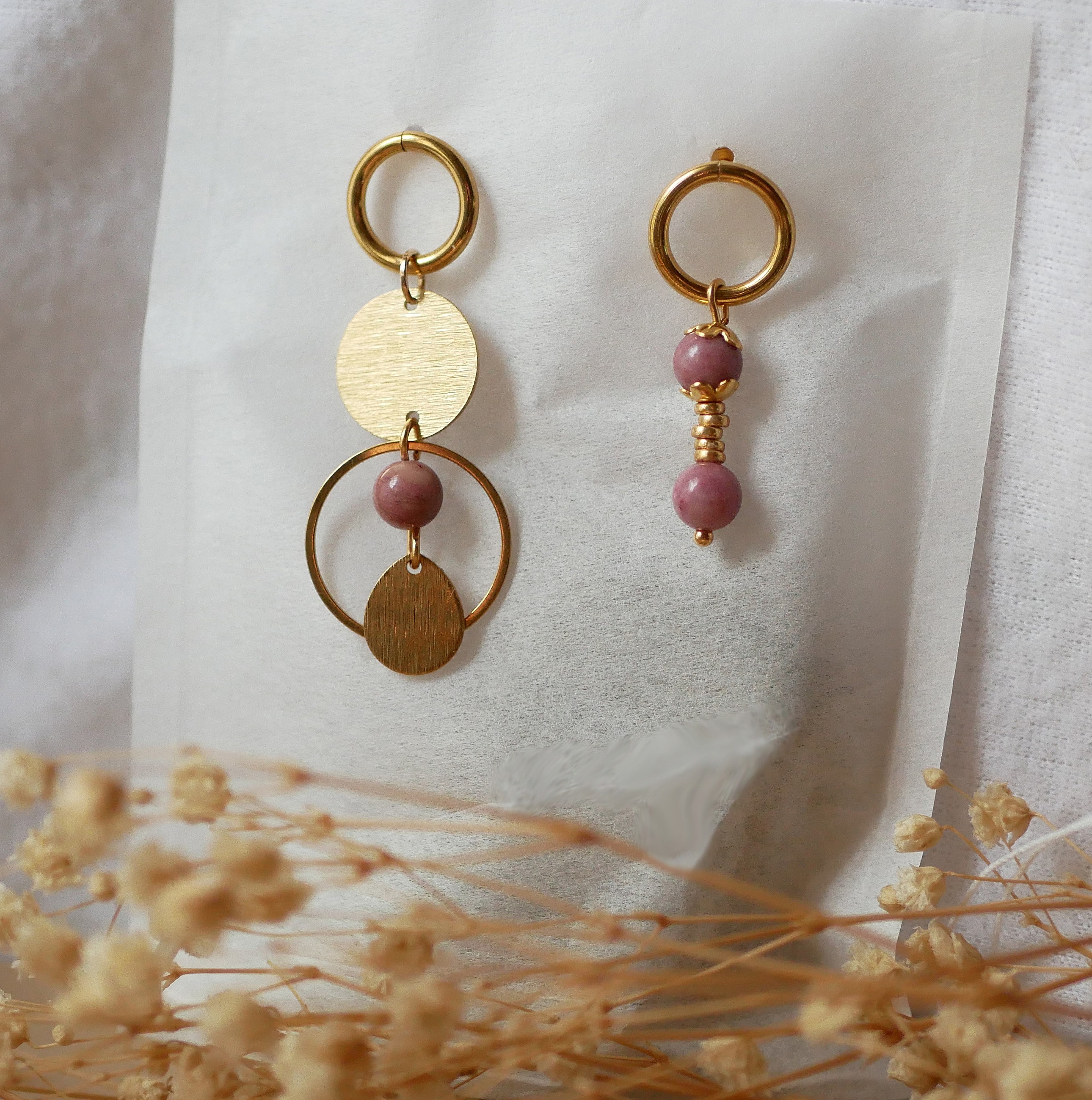 Solo earring with pink Rhodonite pearls and large gold hoop