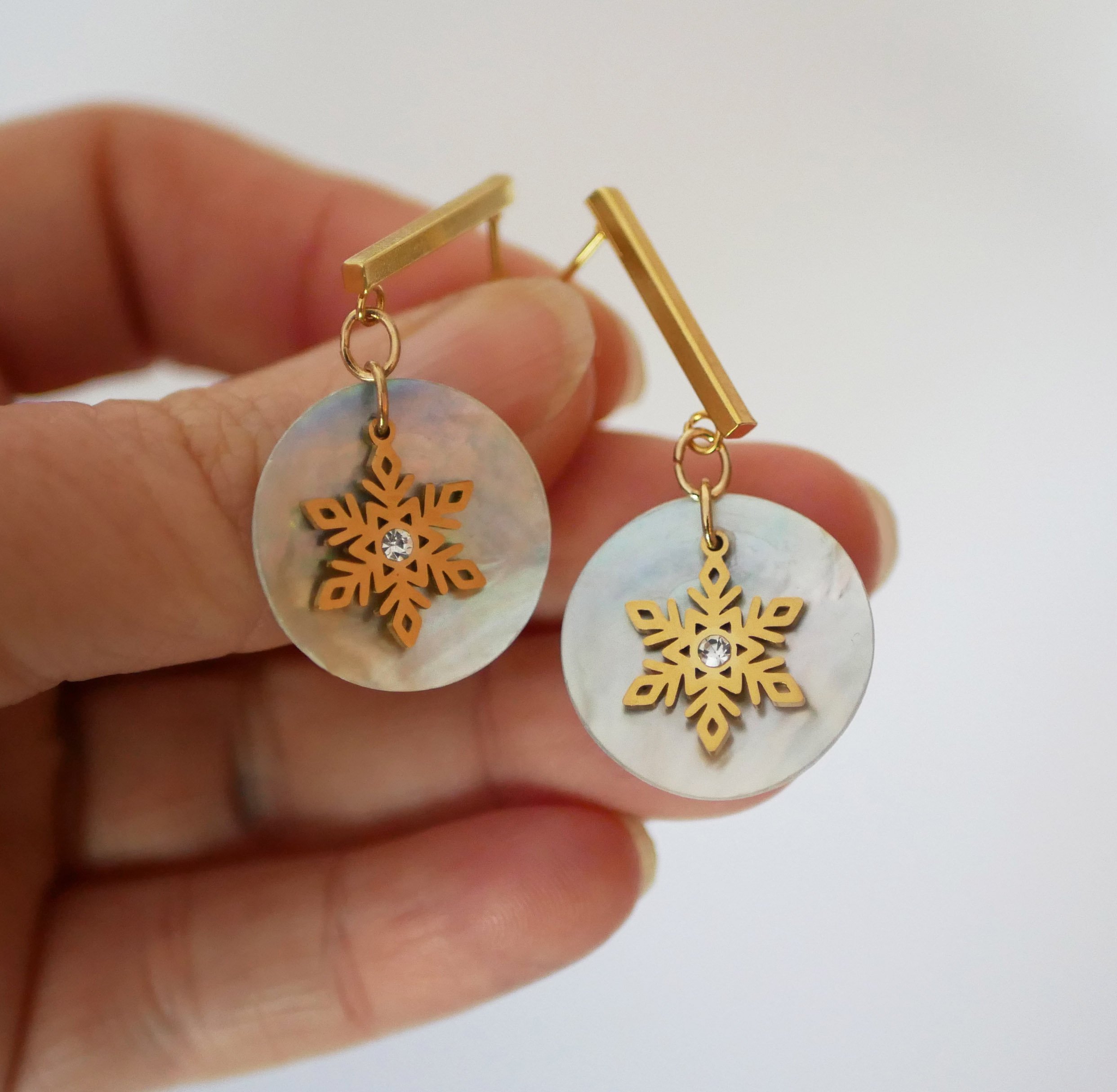 Earrings "Les nacr&eacute;es" collection golden flakes