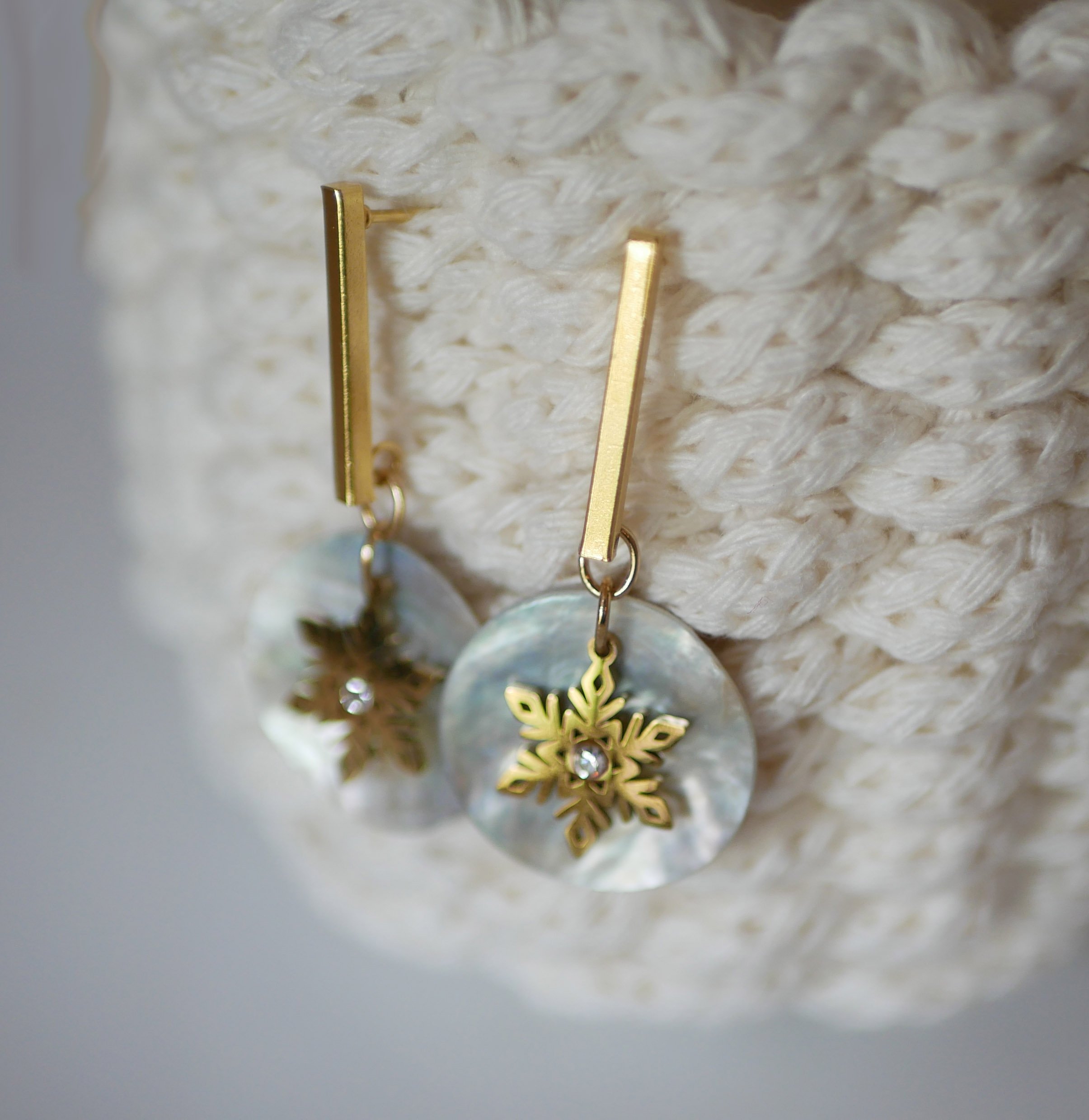 Earrings "Les nacrées" collection golden flakes