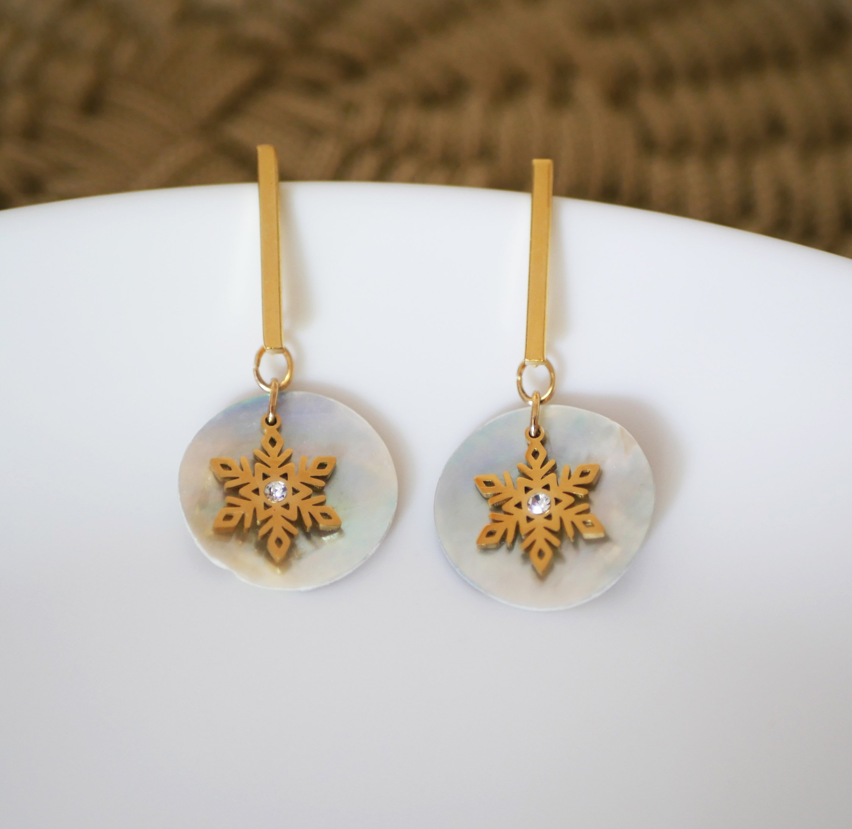 Earrings "Les nacr&eacute;es" collection golden flakes