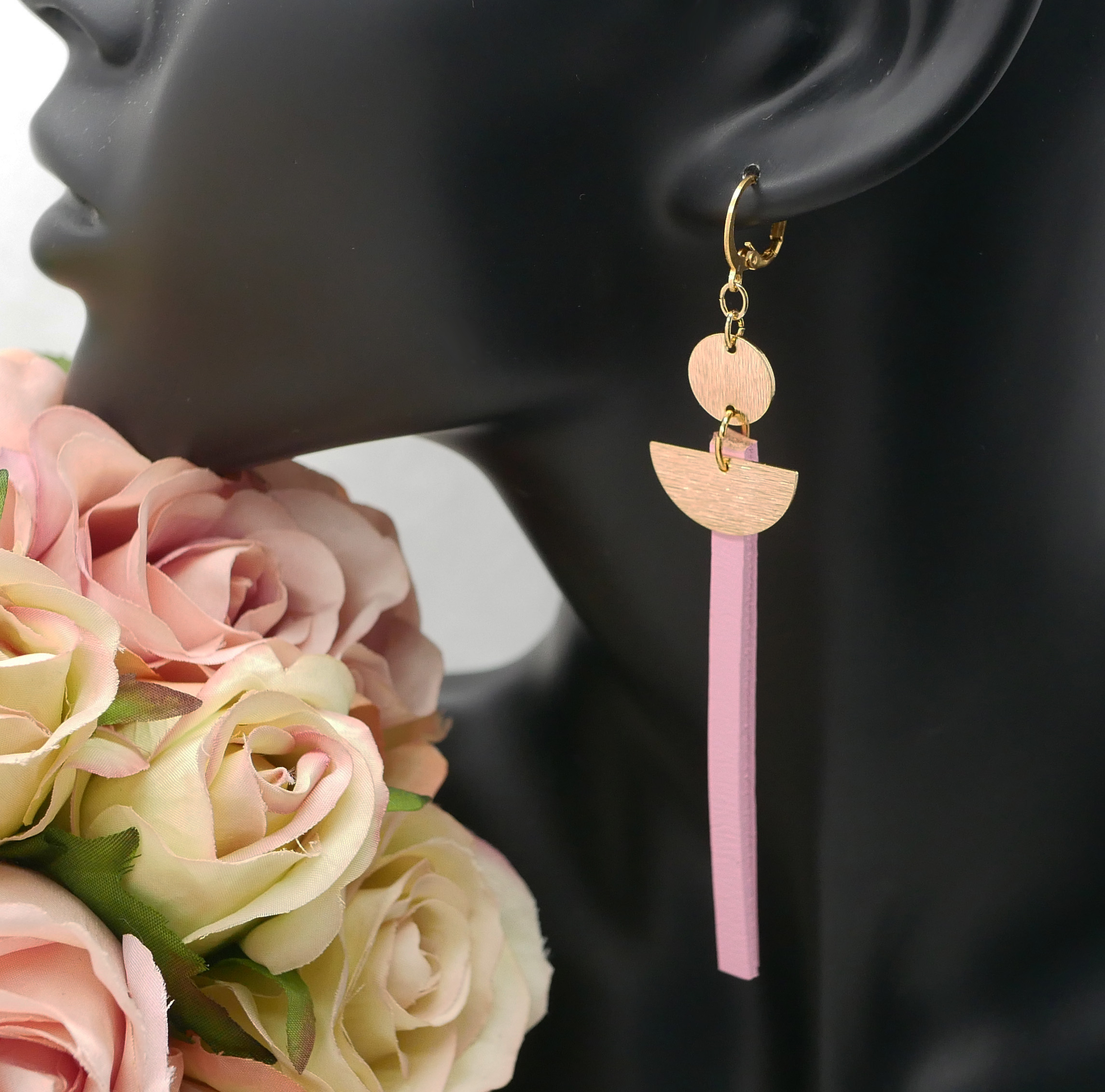 Solo long gold-plated dangling earring Pink leather or choice of color