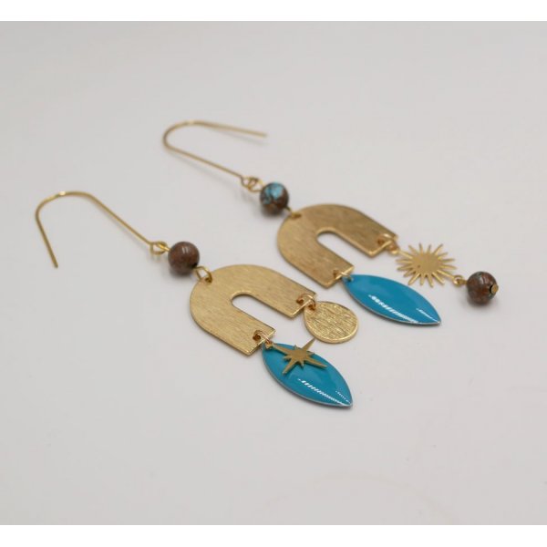 Bridge and stone earrings in raw brass and turquoise sequin