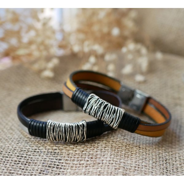 Two-tone leather and metal bracelet to personalize