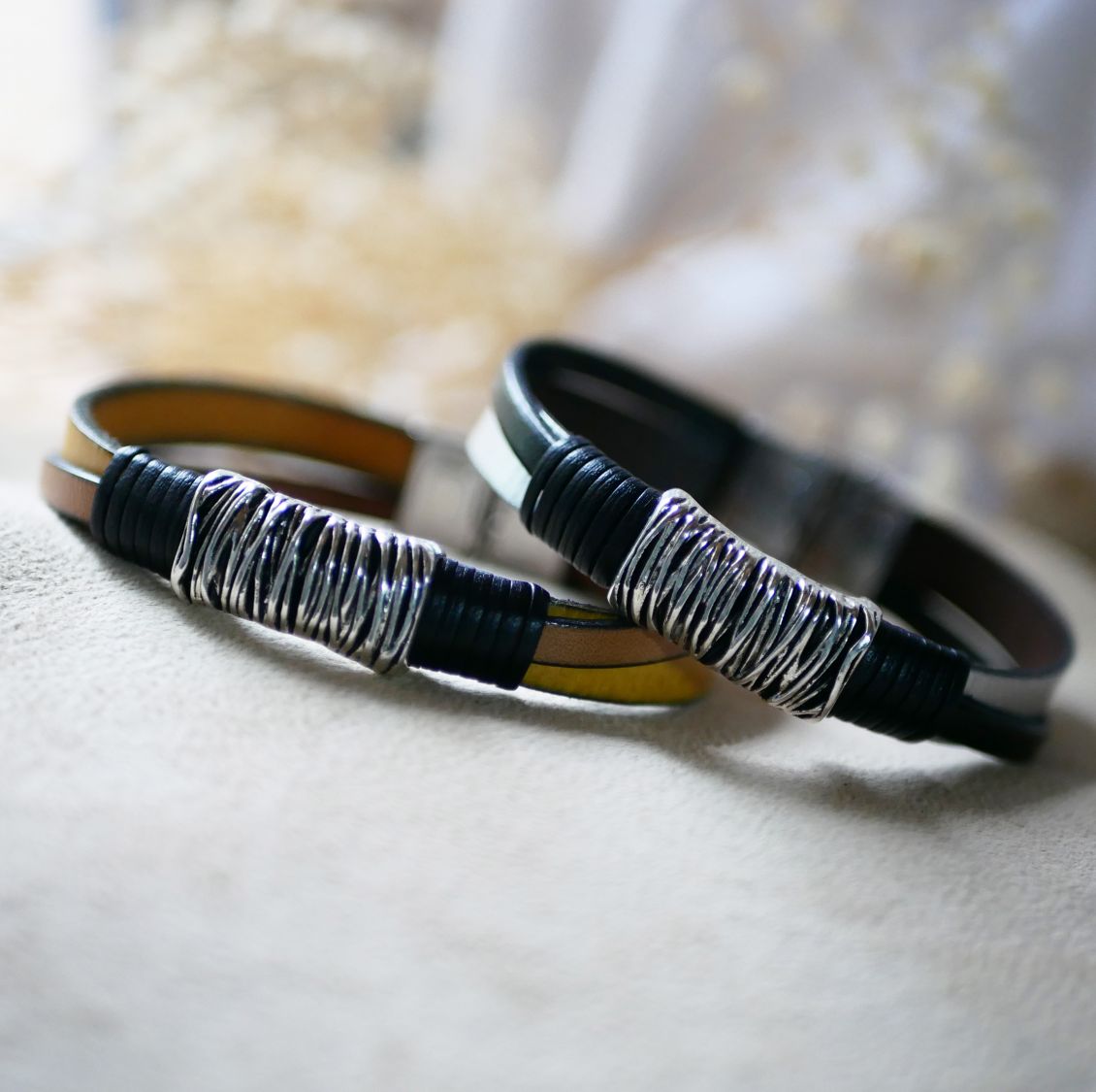 Two-tone leather and metal bracelet to personalize