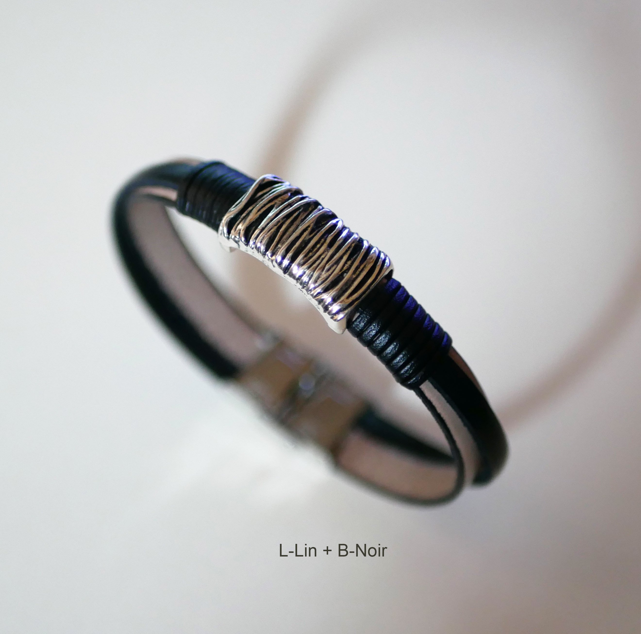 Two-tone leather and metal bracelet to personalize