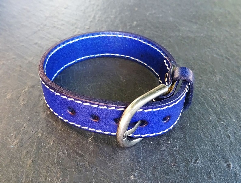 Leather bracelet blue couture to customize