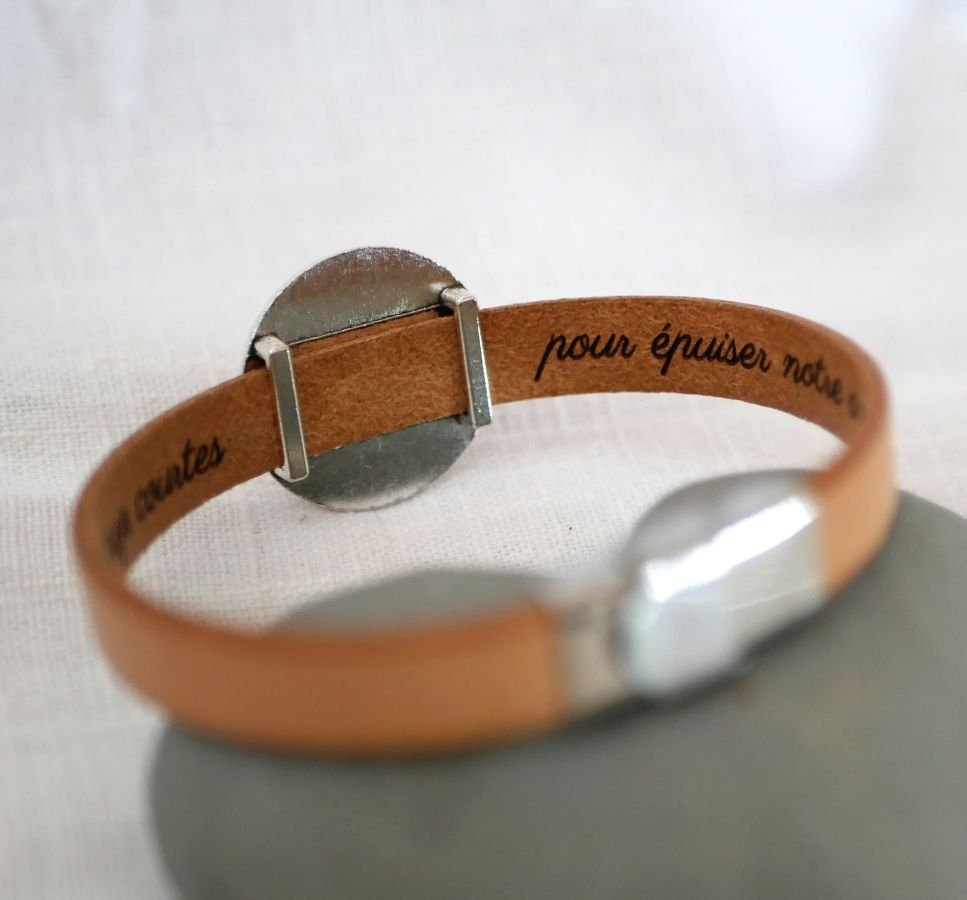 Leather bracelet with engraved wood cabochon set in silver