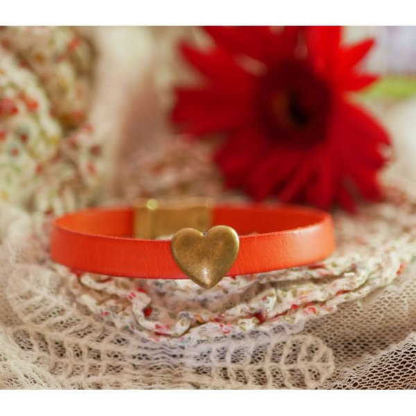 Customizable leather strap with aged bronze heart 