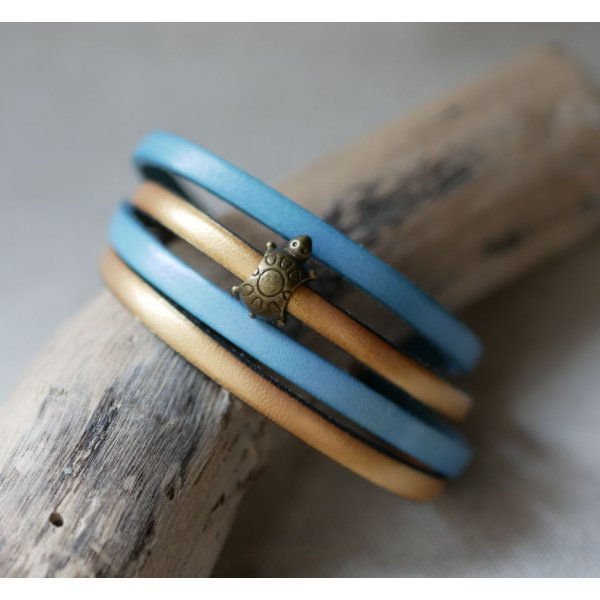 Double leather bracelet in duo decorated with a bronze turtle vielli