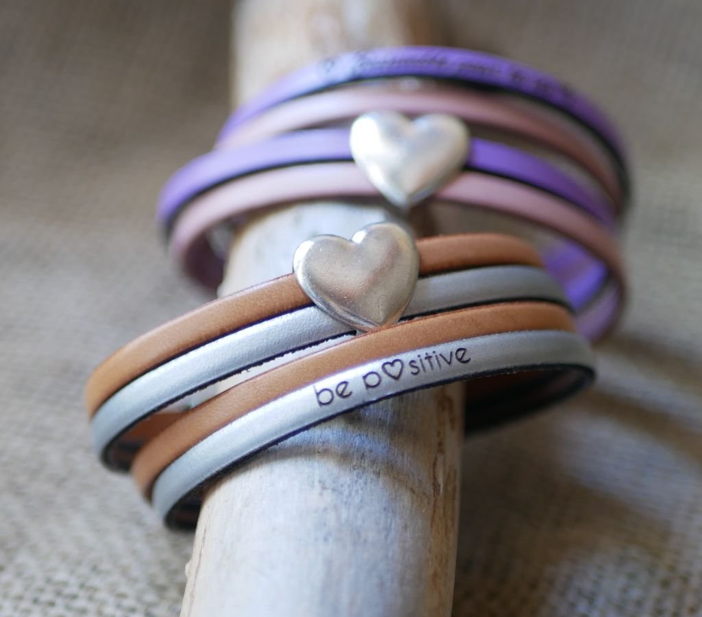 Double leather bracelet with silver heart to be personalized by engraving