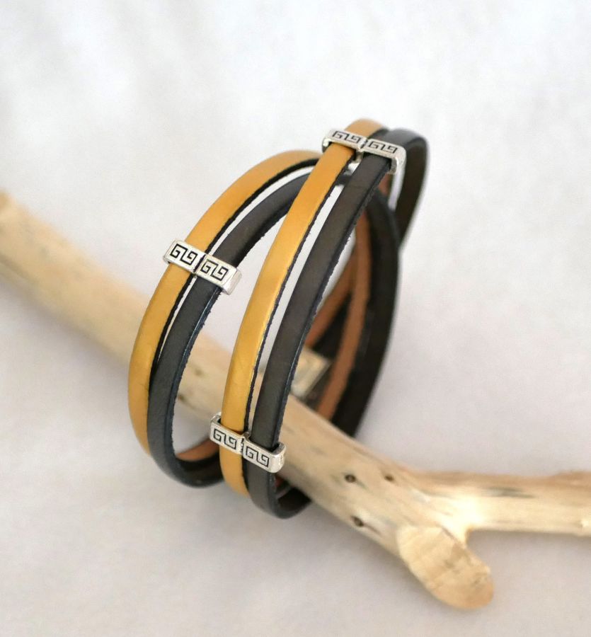 Double leather bracelet with ethnic style loops