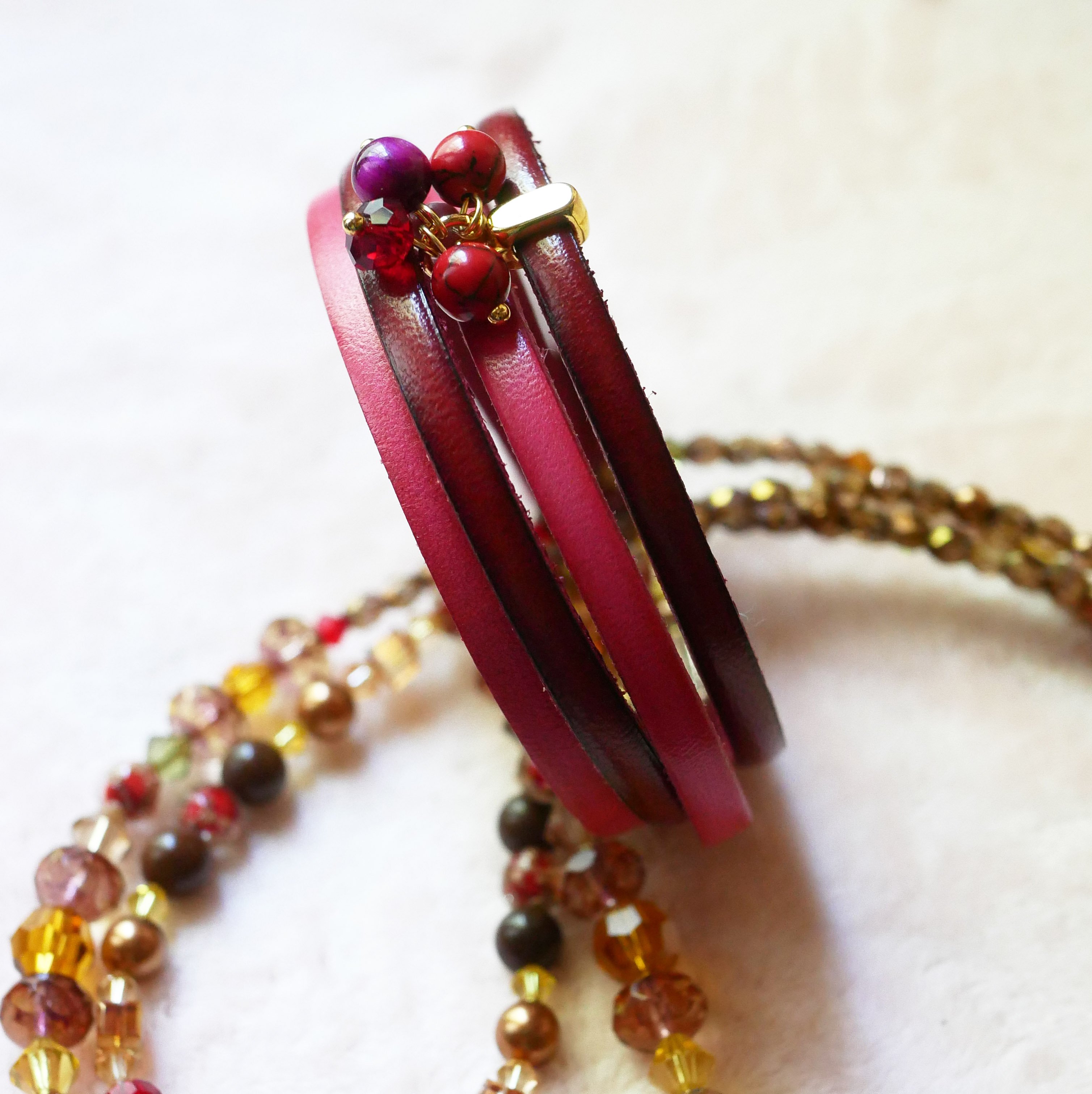 Duo leather bracelet decorated with fuchsia beads