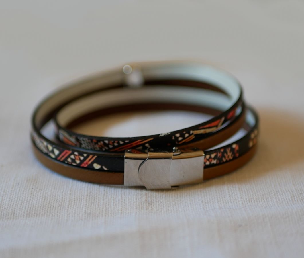 Double ethnic leather bracelet with pearl charm