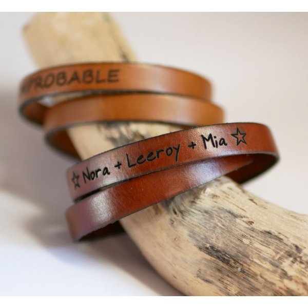 Leather bracelet for men customizable by engraving