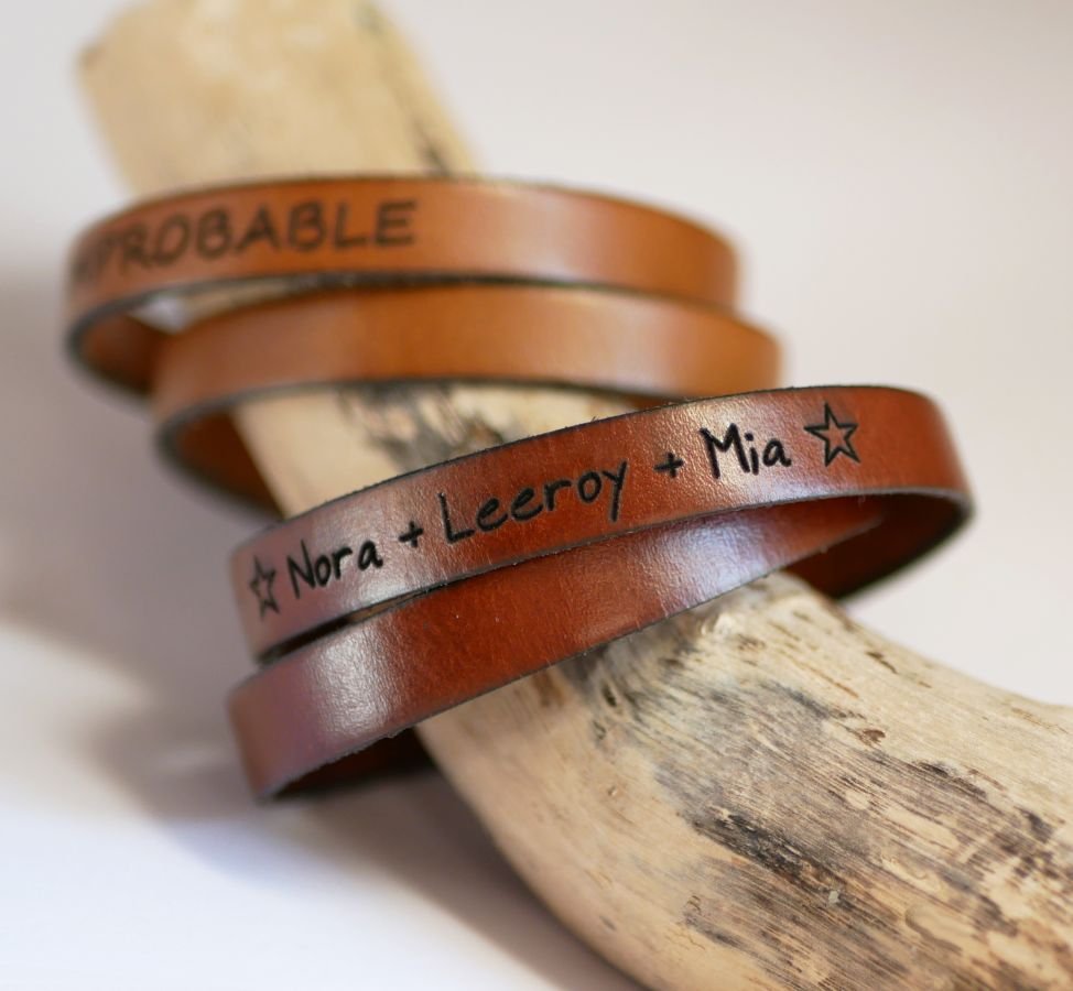 Leather bracelet 4 turns of wrist for man customizable by engraving