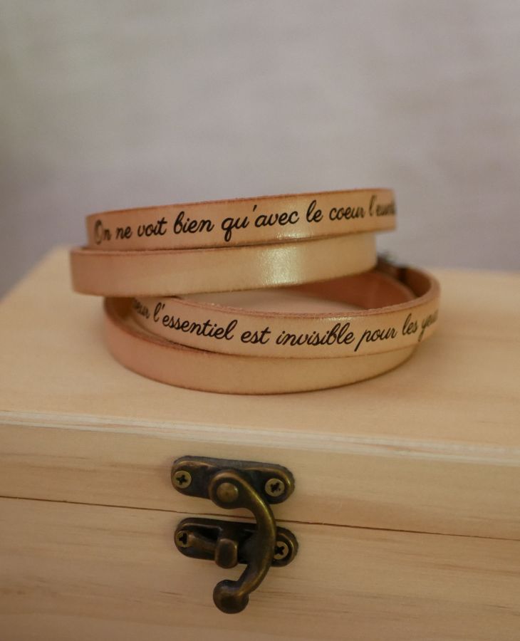 Leather bracelet for men customizable by engraving