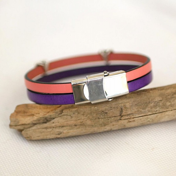 Bracelet cuir duo femme avec passants cœurs personnalisables.