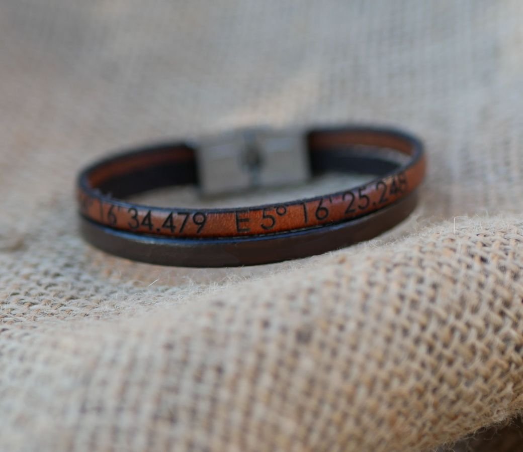 Men's bracelet in leather duo customizable by engraving