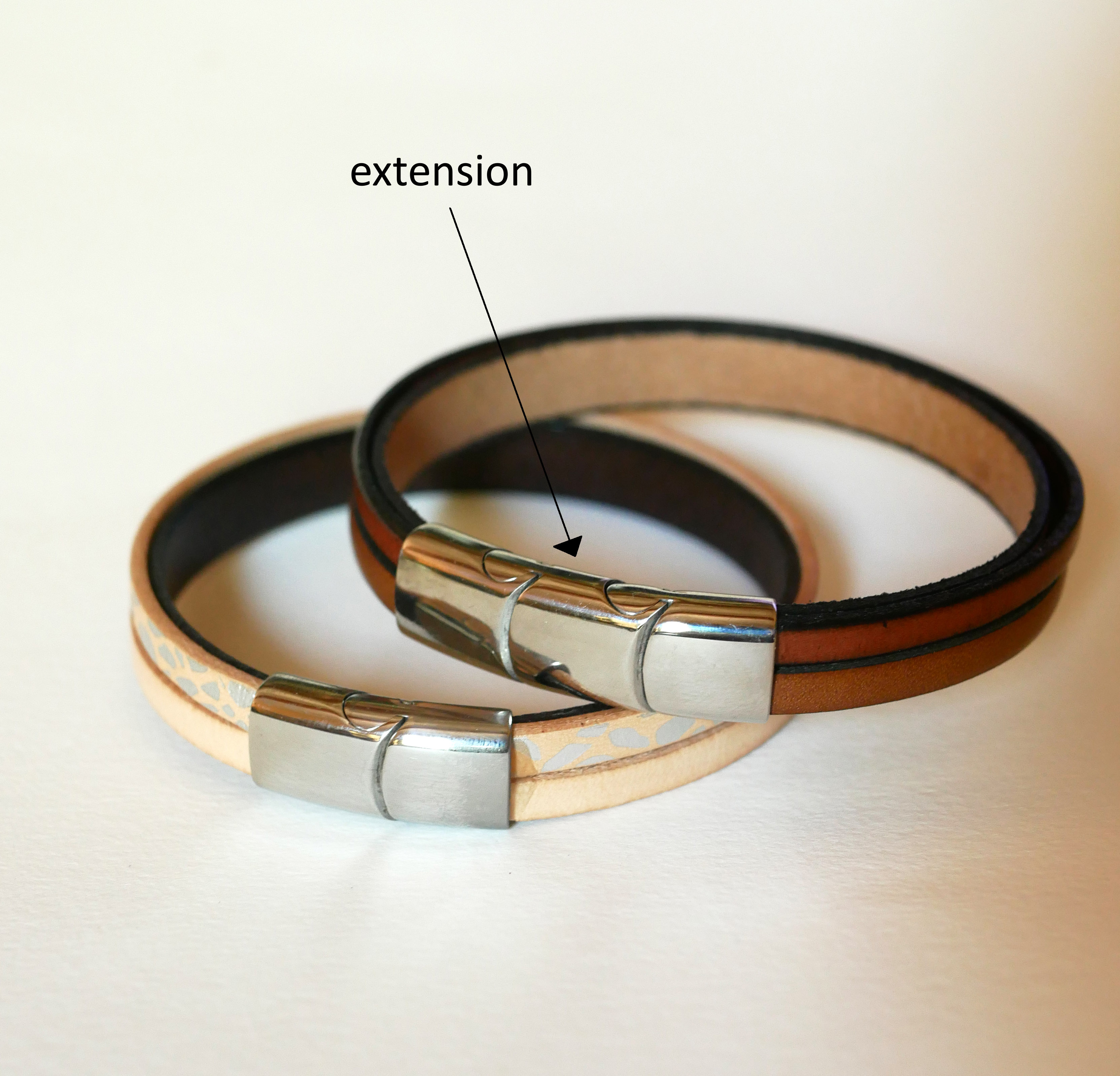 Fawn leather bracelet with braided metal lining and magnetic clasp