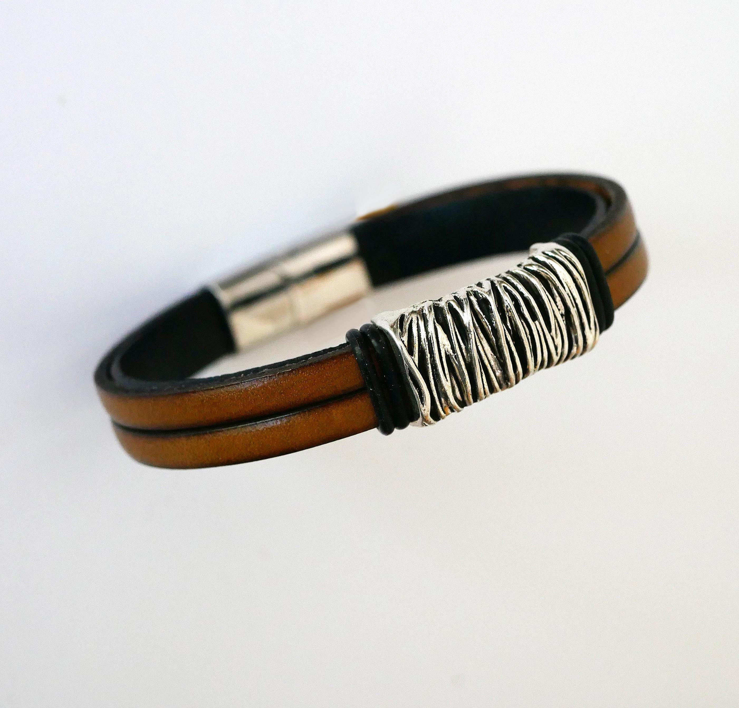 Fawn leather bracelet with braided metal lining and magnetic clasp