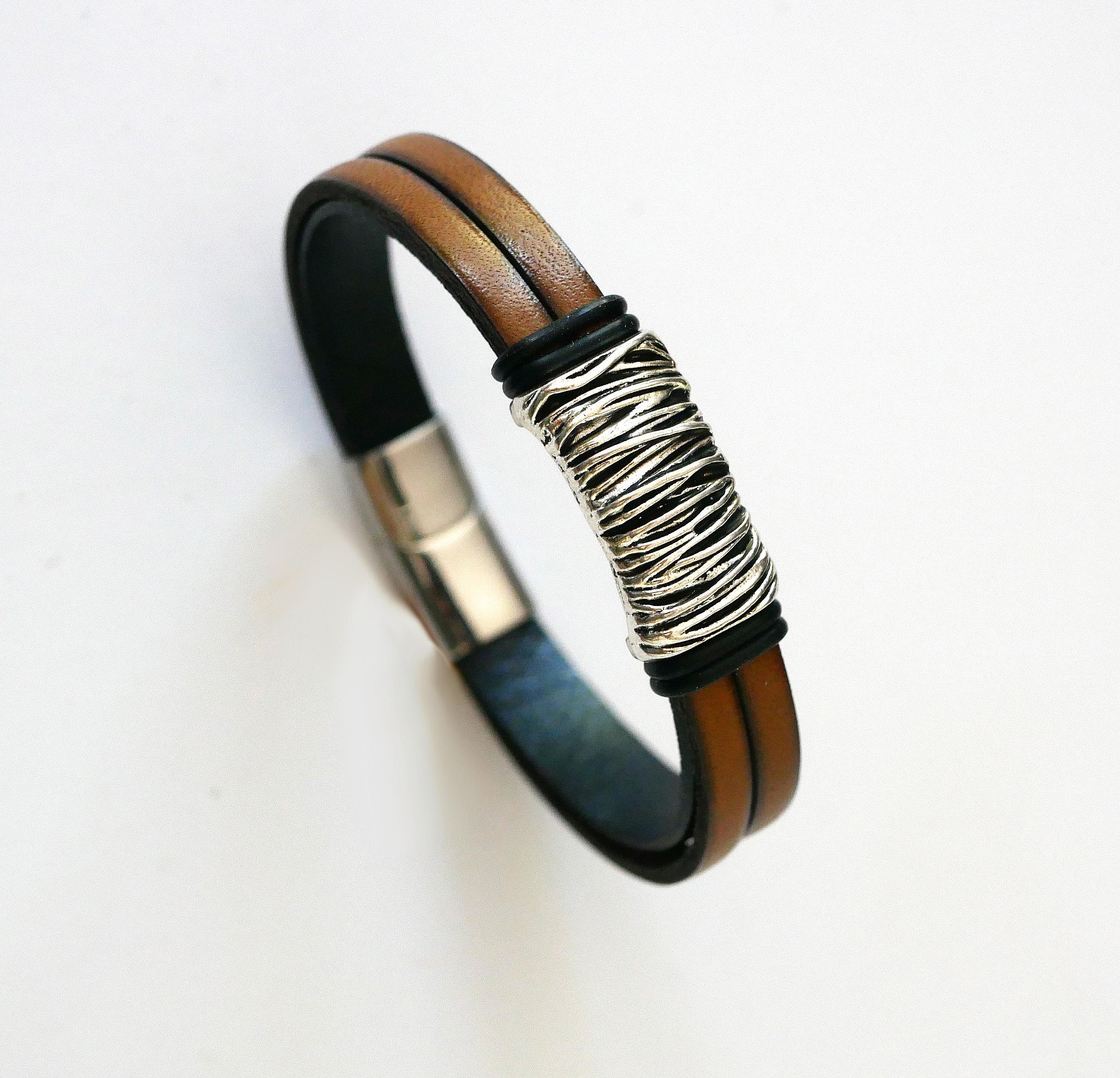 Fawn leather bracelet with braided metal lining and magnetic clasp