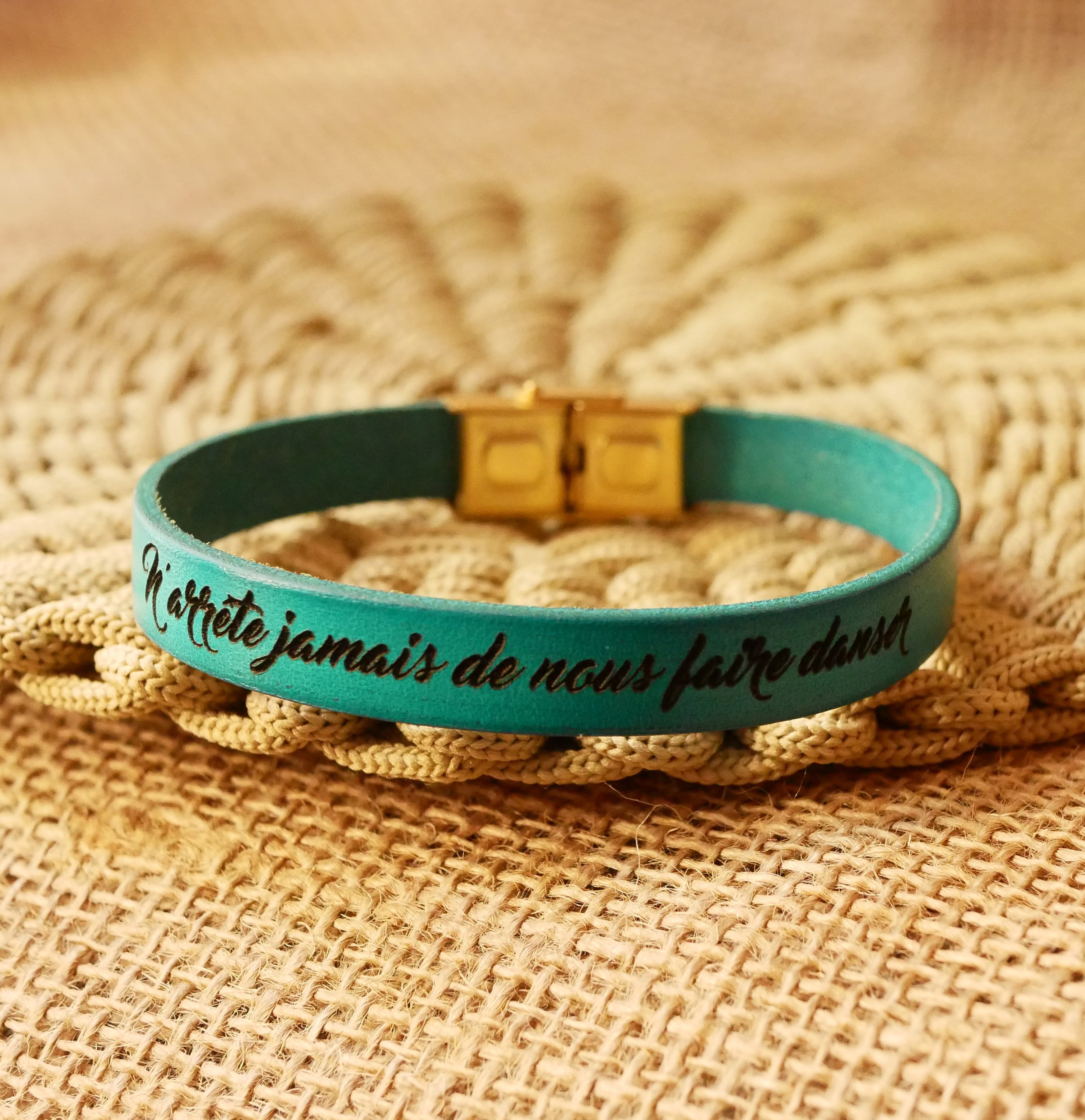 Leather bracelet woman gold clasp personalized by engraving 