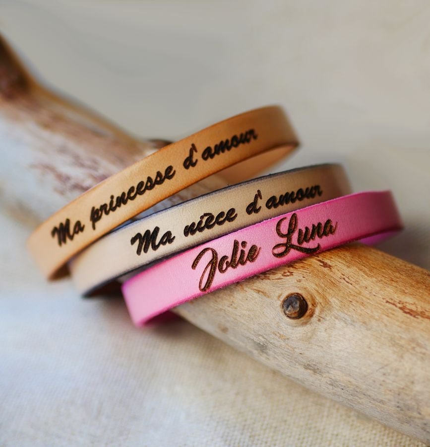 Leather bracelet woman gold clasp personalized by engraving 