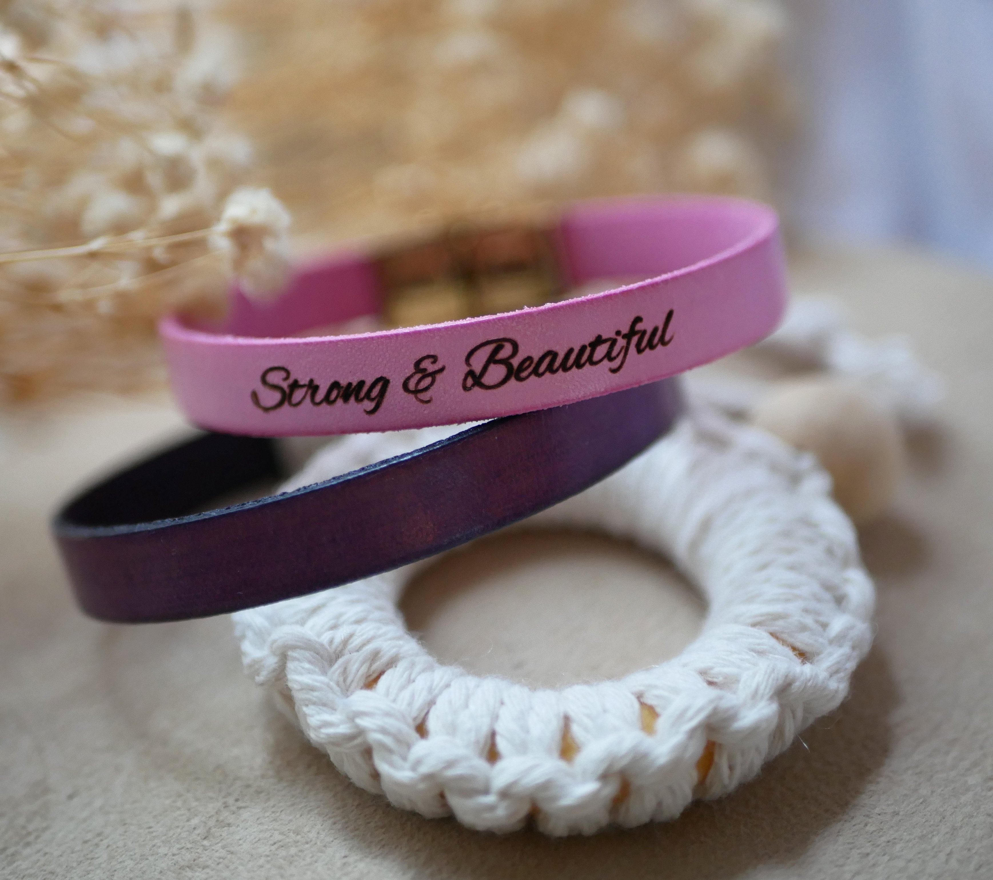 Leather bracelet woman gold clasp personalized by engraving 