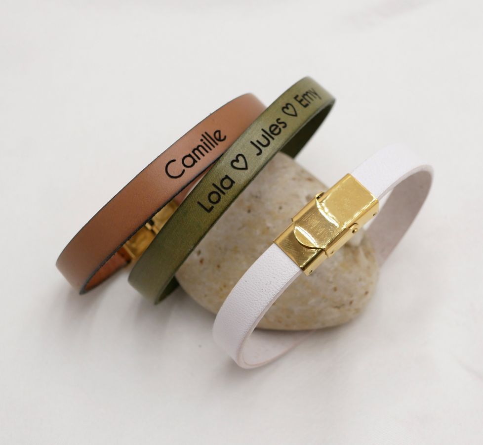 Leather bracelet woman gold clasp personalized by engraving 