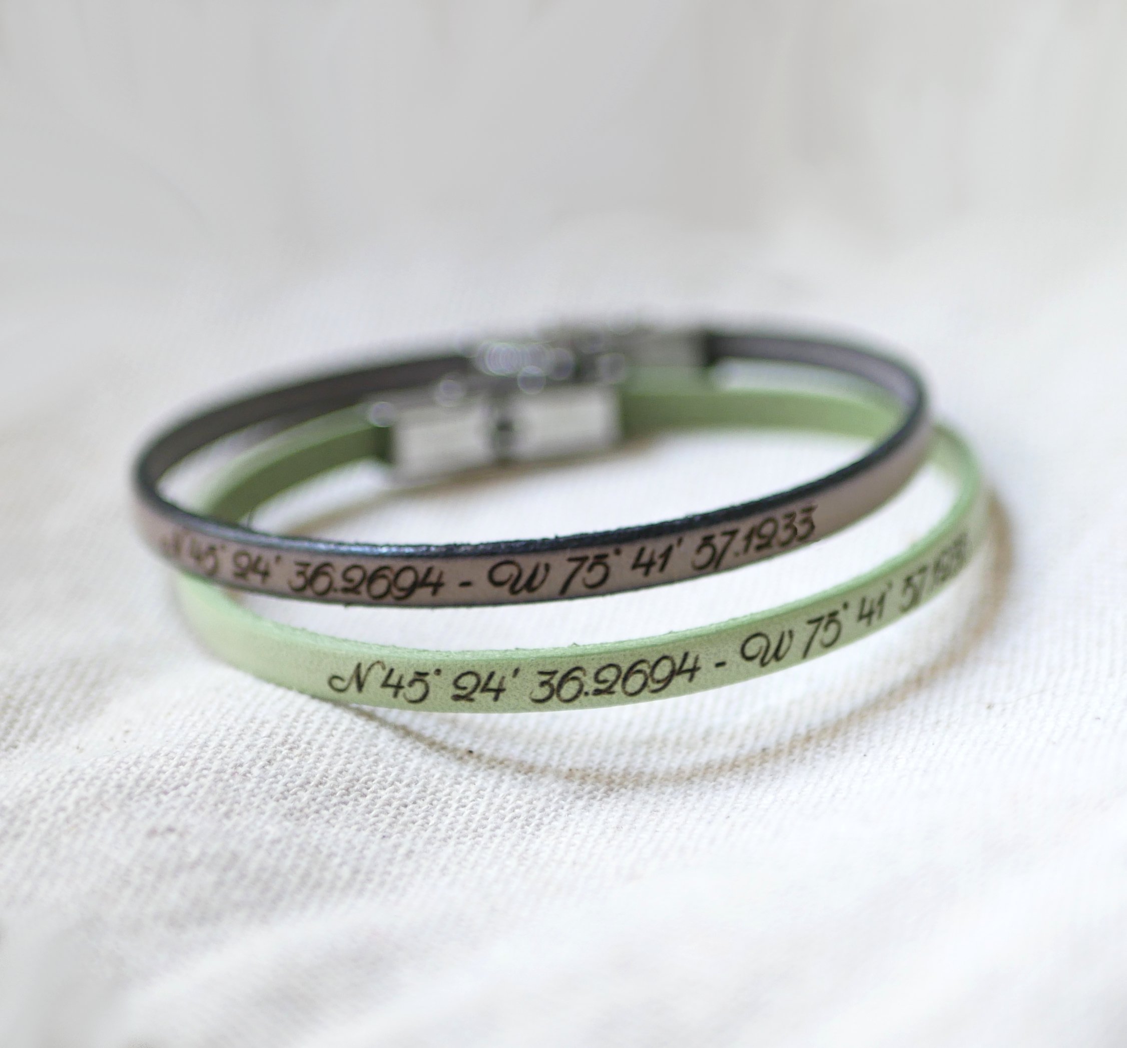 Leather bracelet customizable by engraving woman or man