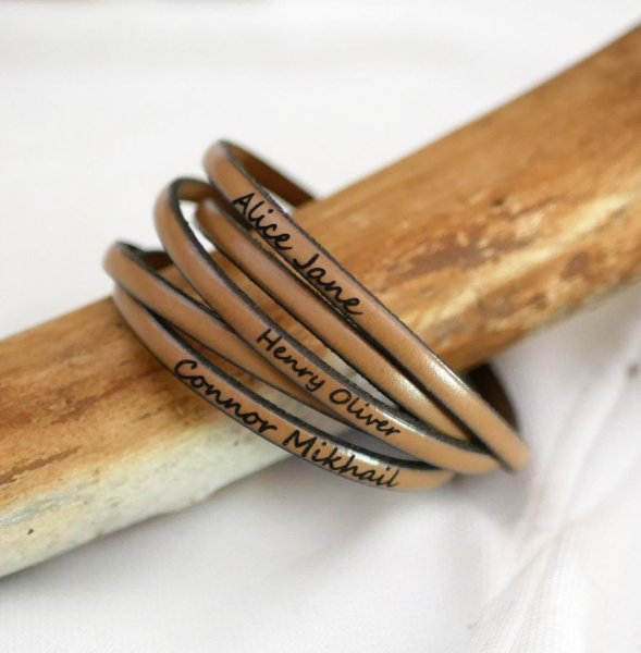 Fine leather 5-turn bracelet for men or women engraved with first names