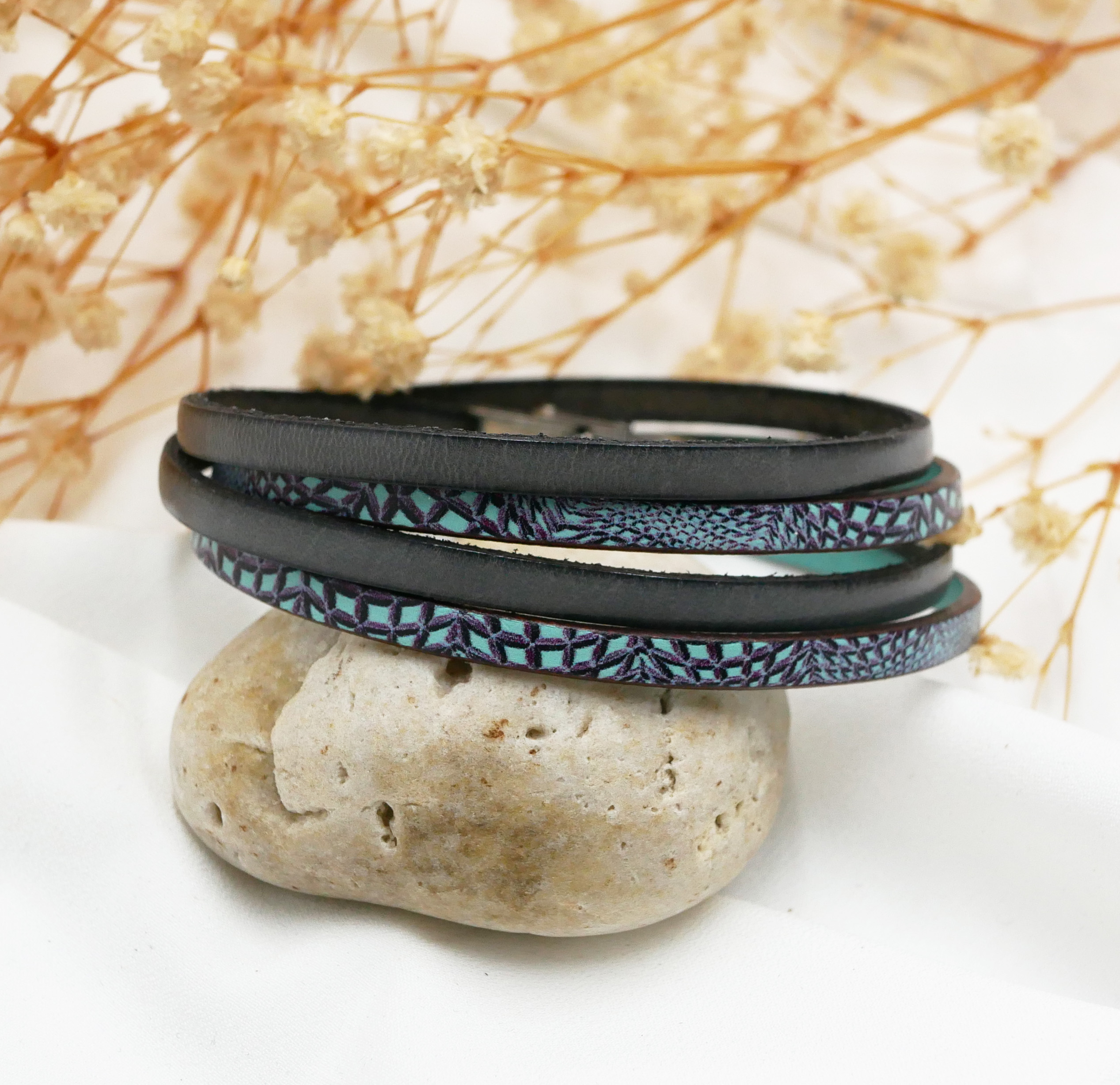 Leather bracelet with blue snake print, to personalize