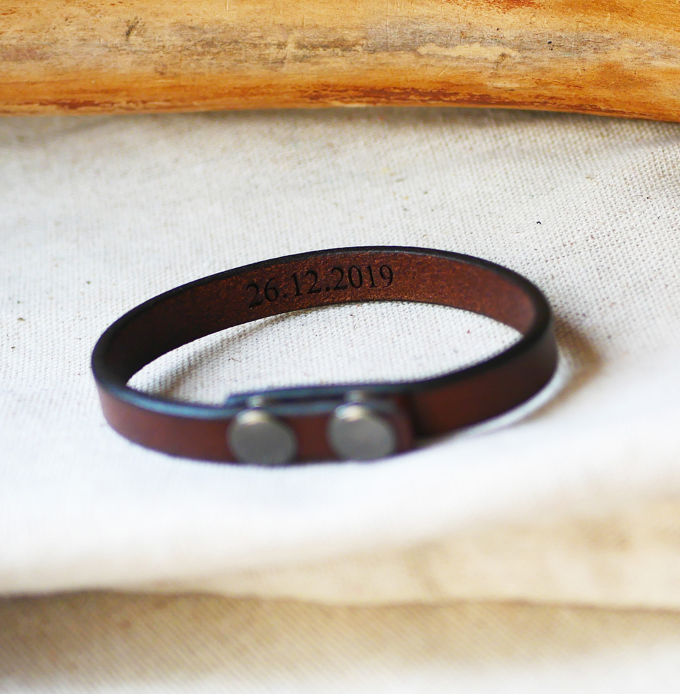 Custom engraved dark brown leather strap Mixed with snap fasteners