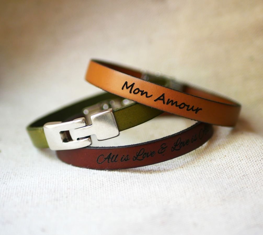 Mixed leather bracelet engraved T clasp color choice