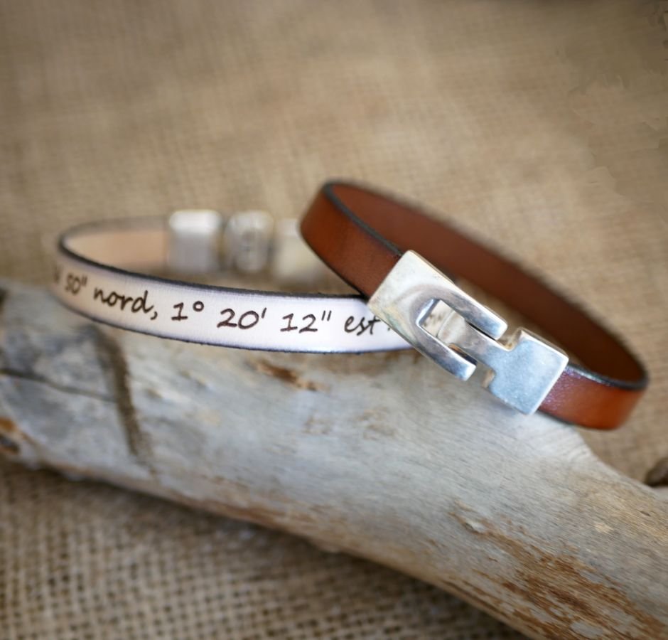 Mixed leather bracelet engraved T clasp color choice