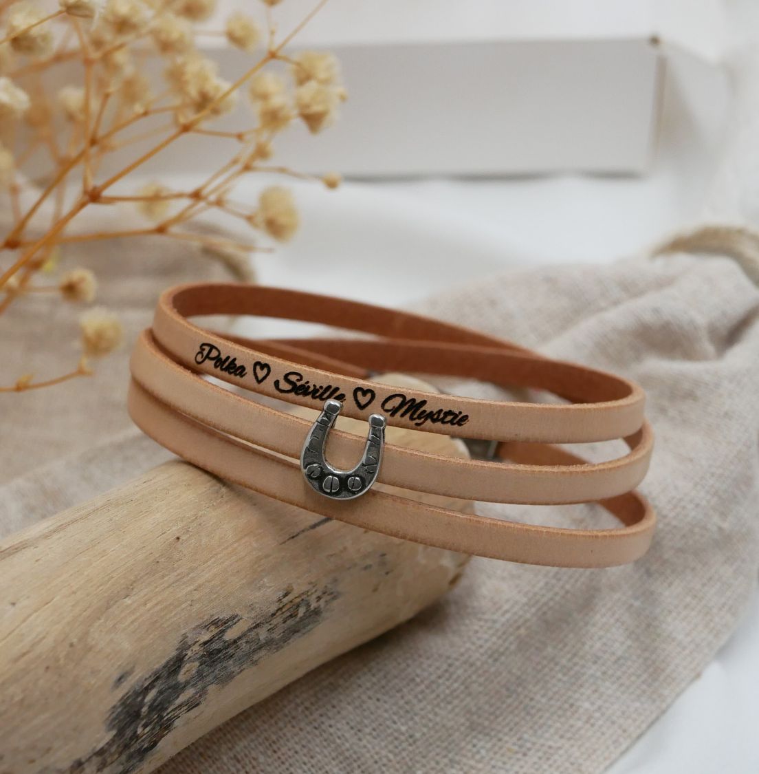 Customizable multi-turn leather strap with star, infinity or heart motif 