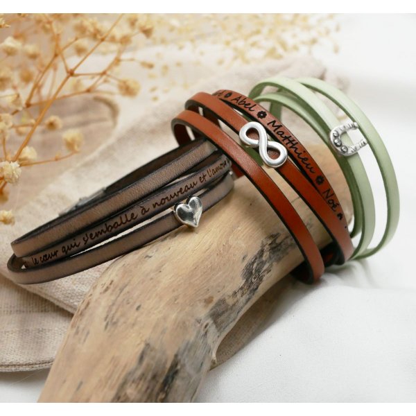 Customizable multi-turn leather strap with star, infinity or heart motif 