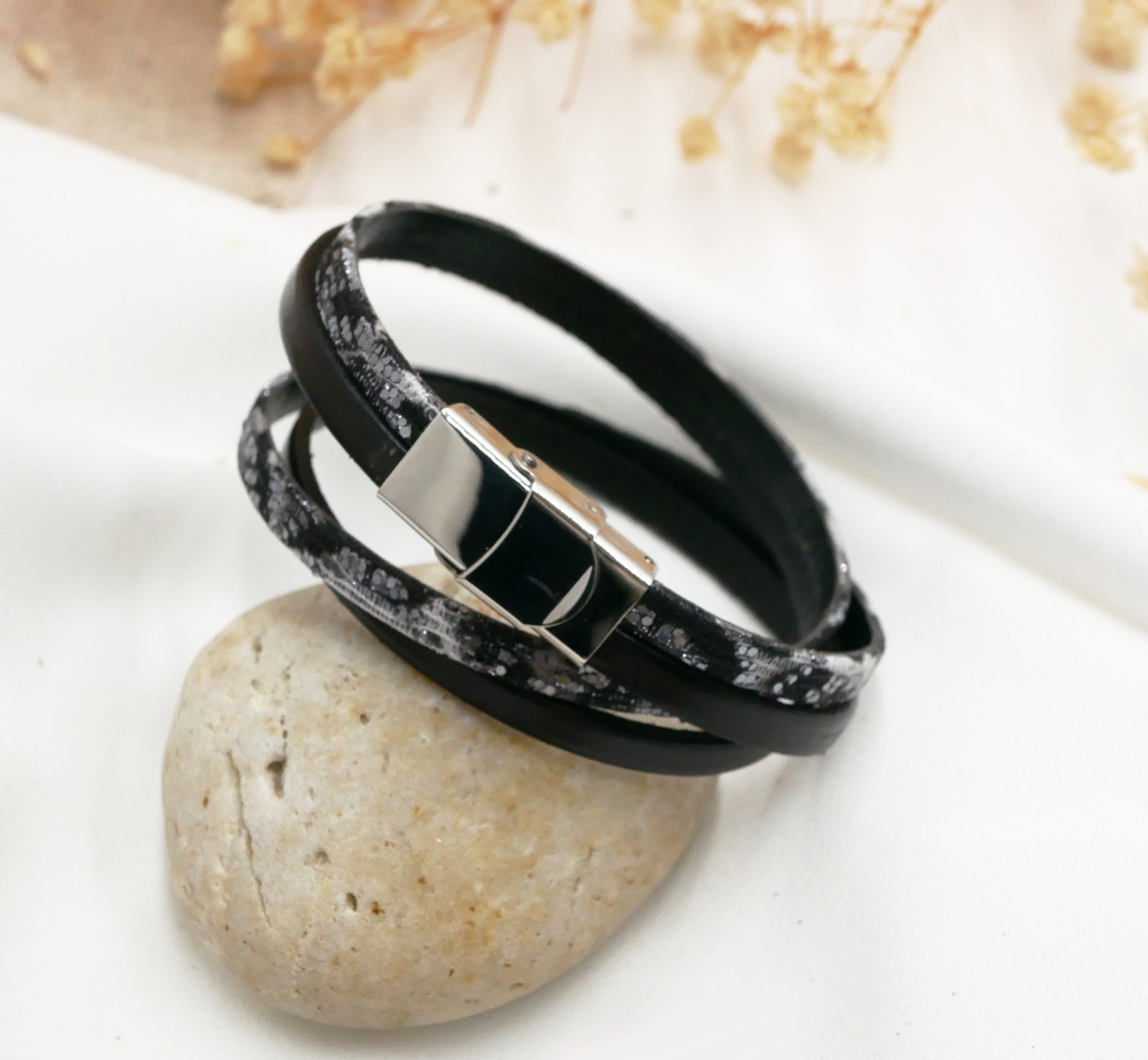 Black leather strap with glitter, double turn, to personalize