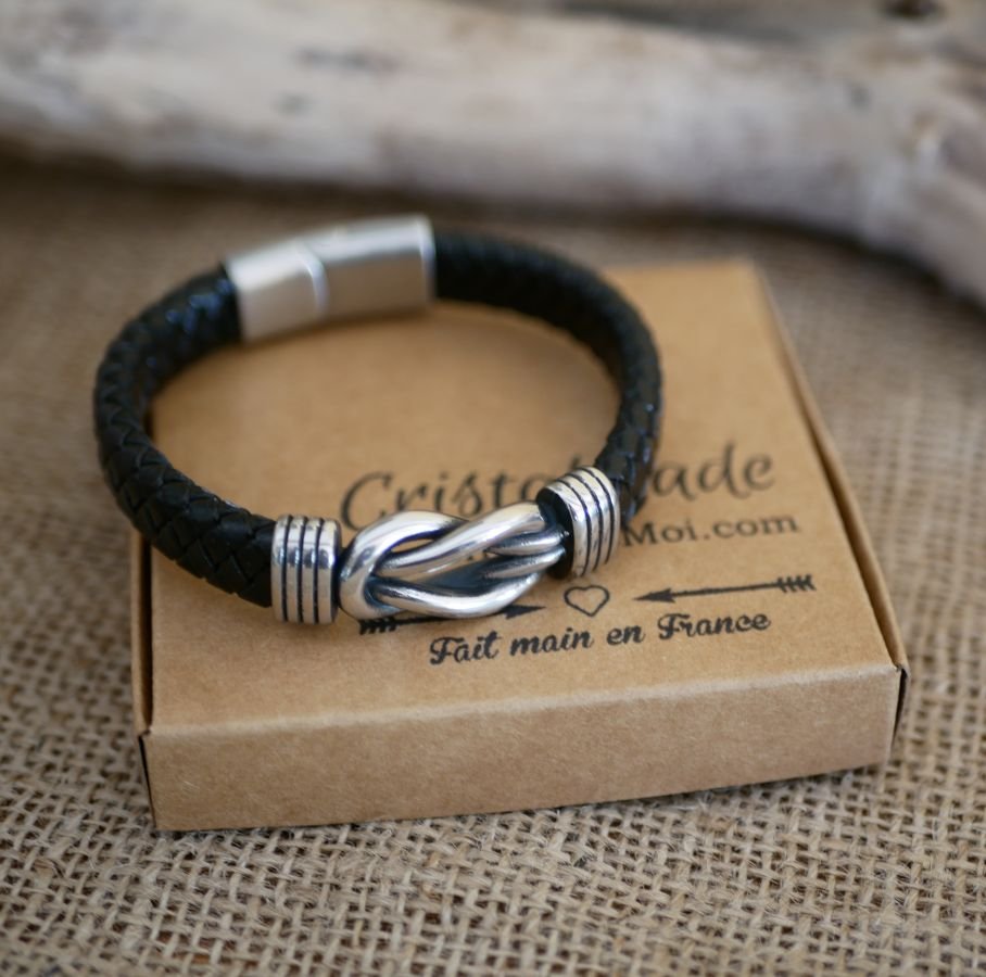 Black leather bracelet with Celtic knot and magnetic steel clasp