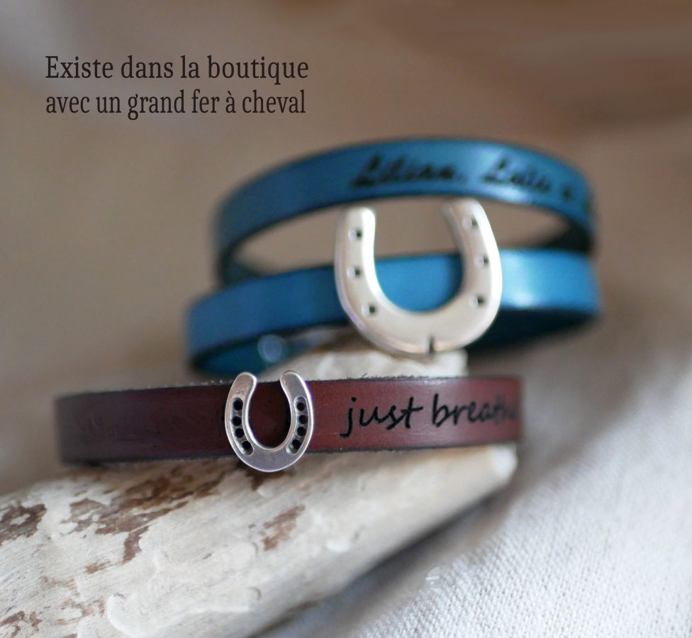 Customized leather bracelet decorated with a small Horseshoe 
