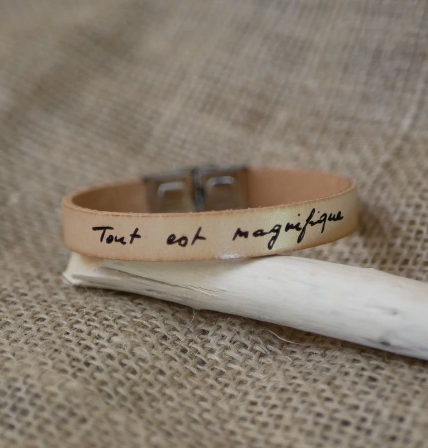 Customizable leather strap with single, double or triple turn handwriting engraving