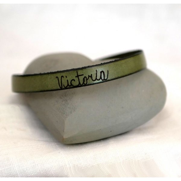 Customizable leather strap with single, double or triple turn handwriting engraving