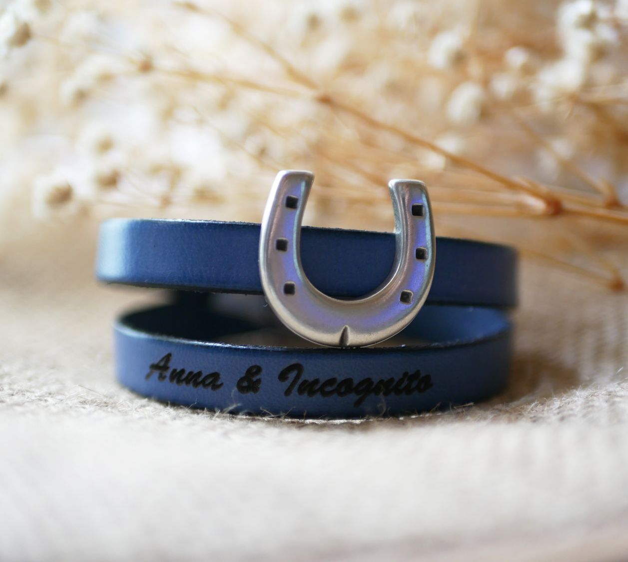 Customizable leather bracelet with single or double turn horseshoe design