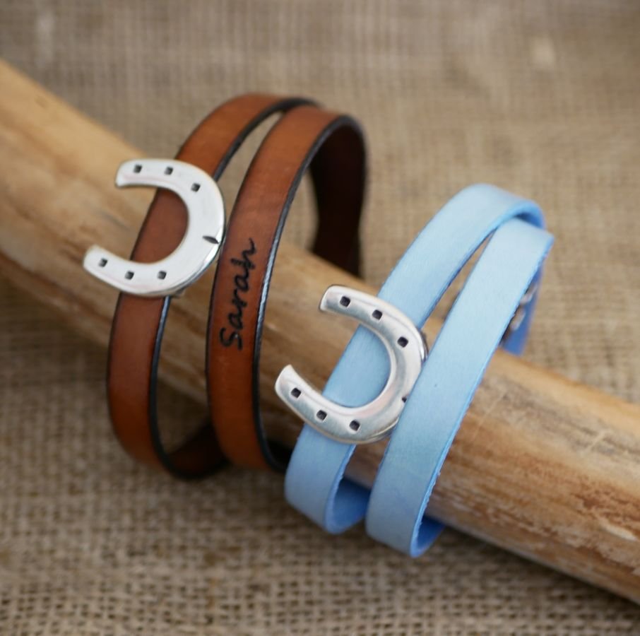 Customizable leather bracelet with single or double turn horseshoe design