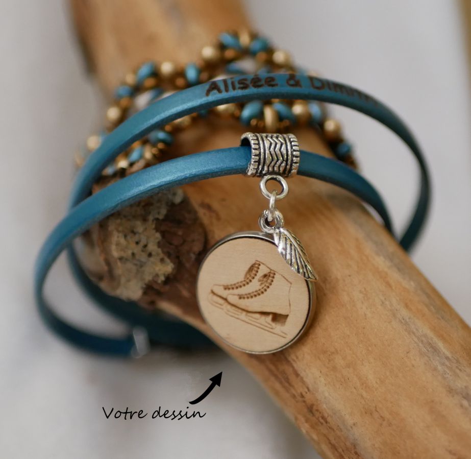 Customized leather bracelet with engraved wood cabochon