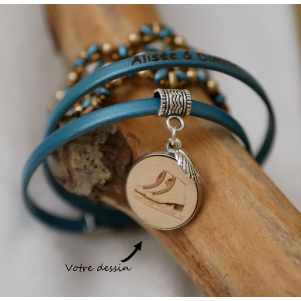 Customized leather bracelet with engraved wood cabochon
